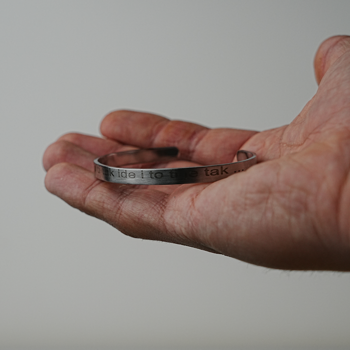 Kruta narukvica sa tekstom