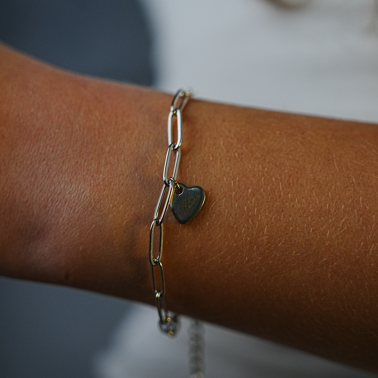 Narukvica sa privjeskom sa tekstom